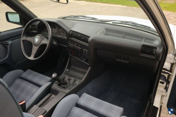 BMW 320i 1989 122129