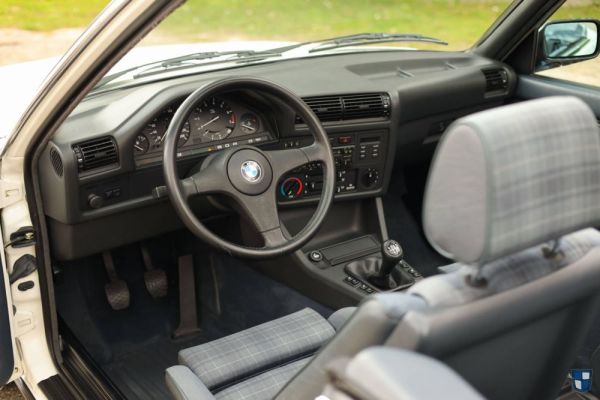 BMW 320i 1989 122130