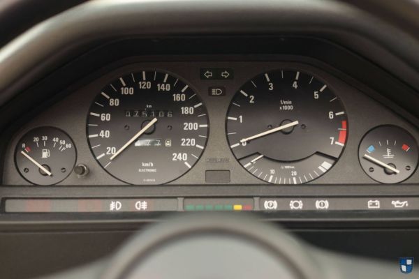 BMW 320i 1989 122133