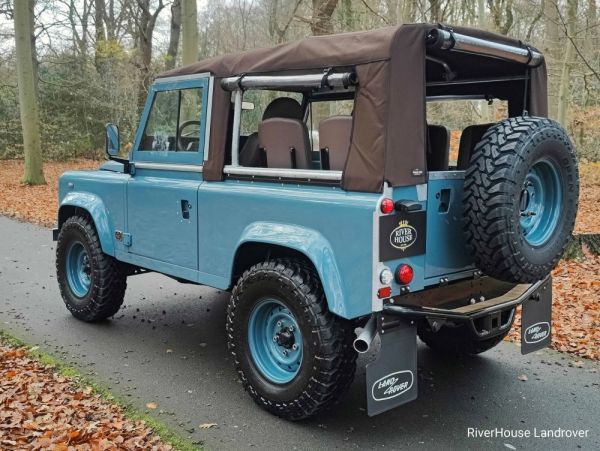 Land Rover Defender 90 1997 108962