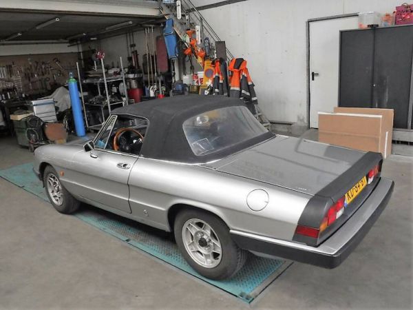 Alfa Romeo Spider Veloce 2000 1983 52020