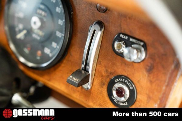 Daimler V8-250 1969 130412