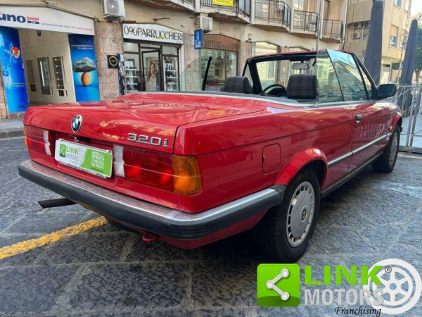 BMW 320i 1990 32300