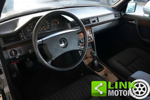 Mercedes-Benz 200 1989 57227