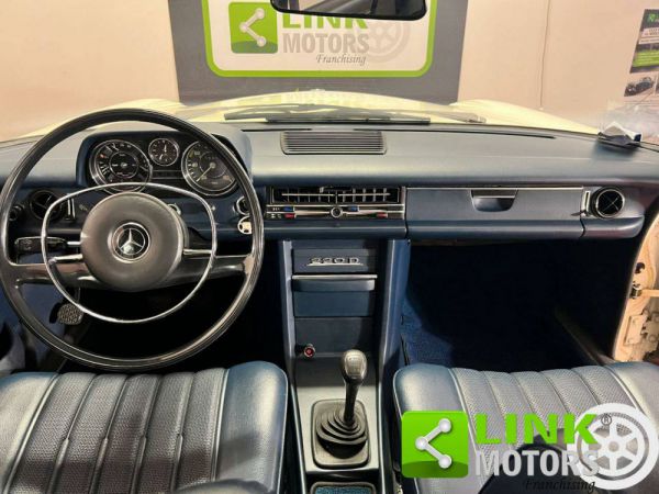 Mercedes-Benz 220 D 1972 67348