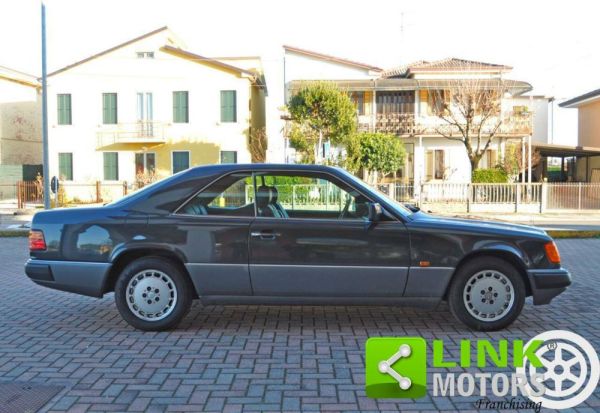 Mercedes-Benz 300 CE 1990 121727