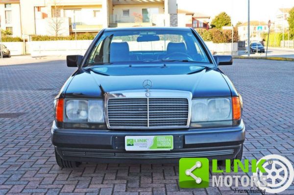 Mercedes-Benz 300 CE 1990 121729