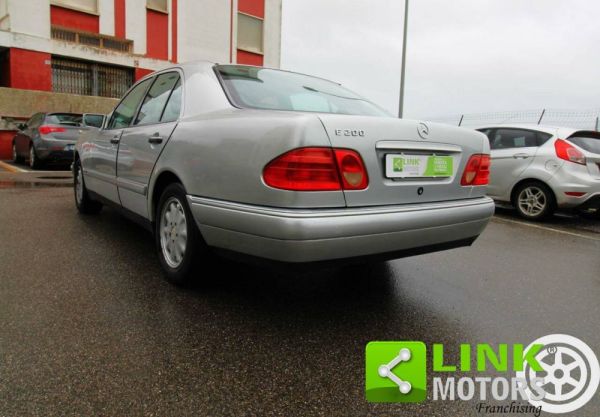 Mercedes-Benz E 200 1997 121751