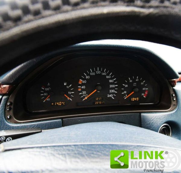 Mercedes-Benz E 200 1997 121752