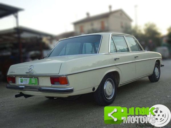 Mercedes-Benz 220 1971 121757
