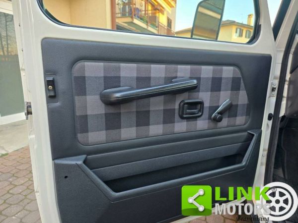 Mercedes-Benz 200 GE (SWB) 1989 121770