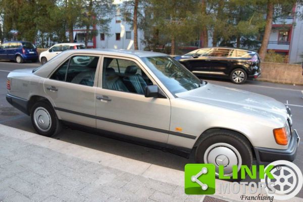 Mercedes-Benz 200 1986 123741