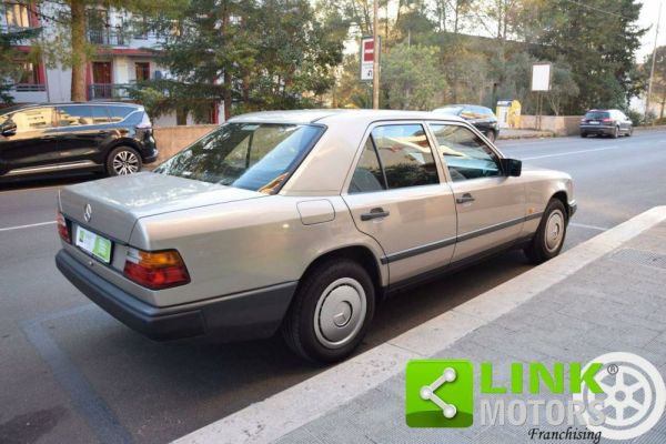 Mercedes-Benz 200 1986 123742