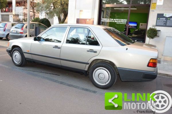 Mercedes-Benz 200 1986 123743