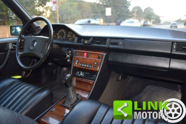 Mercedes-Benz 200 1986 123744