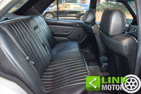 Mercedes-Benz 200 1986 123745