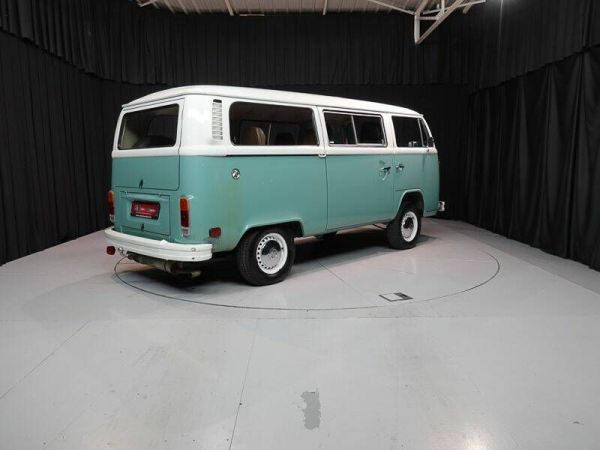 Volkswagen T2b minibus 1978