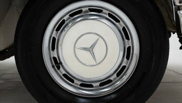 Mercedes-Benz 280 SE 1968 121393