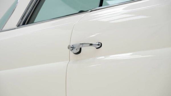 Mercedes-Benz 280 SE 1968 121396