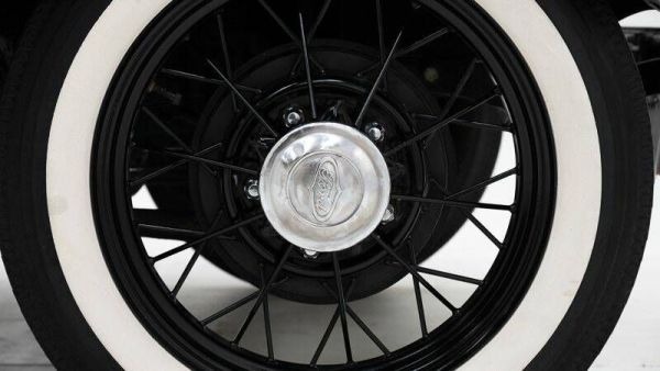 Ford Model Y 1932 121476