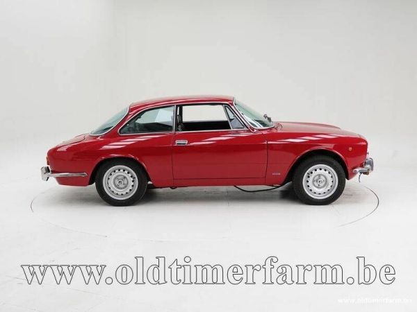 Alfa Romeo 2000 GT Veloce 1976 131106