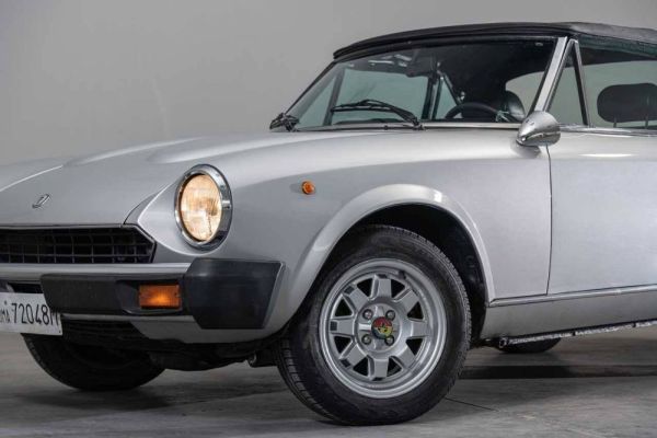 Fiat 124 Pininfarina Spidereuropa 1983 124674