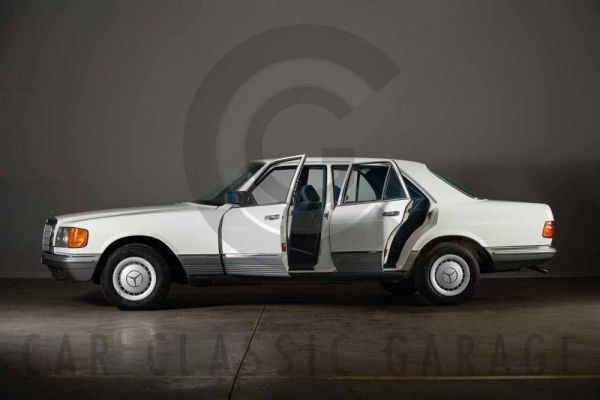 Mercedes-Benz 280 SE 1982 124689