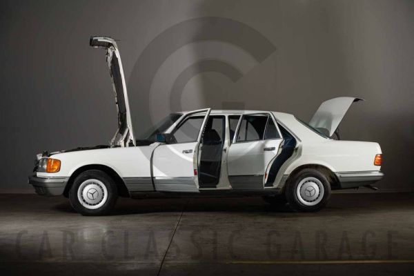 Mercedes-Benz 280 SE 1982 124690