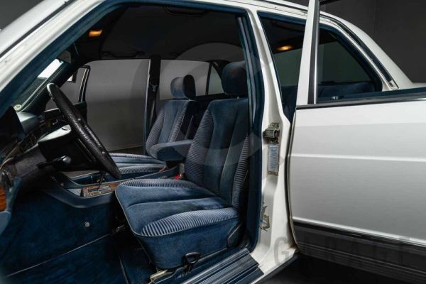 Mercedes-Benz 280 SE 1982 124694