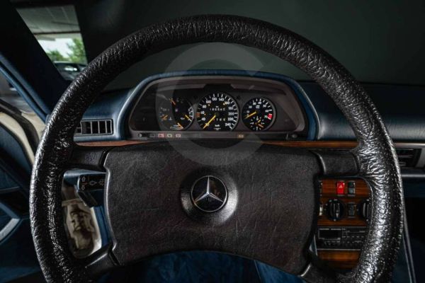 Mercedes-Benz 280 SE 1982 124696