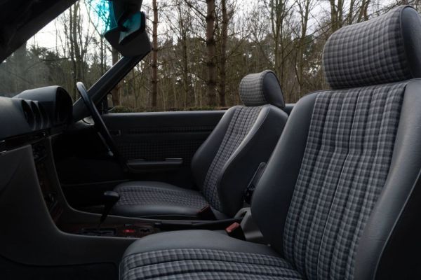 Mercedes-Benz 300 SL 1987 114610