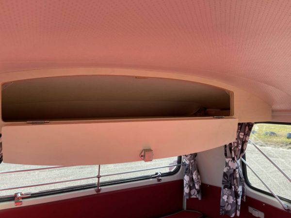 Volkswagen T2b Camper 1973 31572