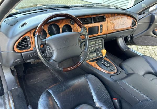 Jaguar XKR 2000 120952