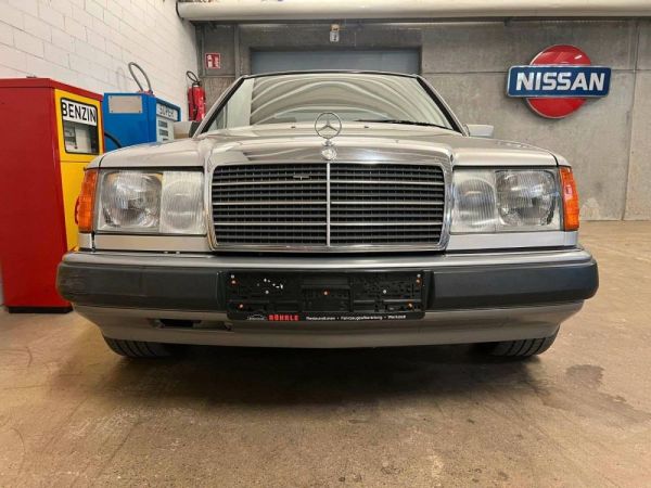Mercedes-Benz E 200 1993 121581