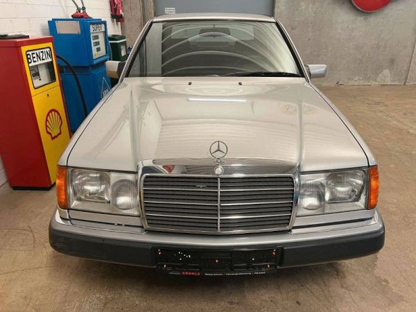 Mercedes-Benz E 200 1993 121582