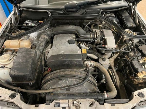 Mercedes-Benz E 200 1993 121583