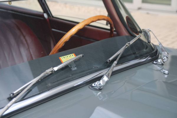 Jaguar E-Type 4.2 1967 50585