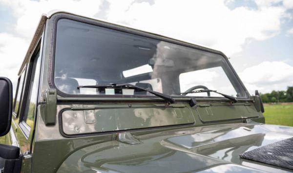 Land Rover Defender 90 1991 48126