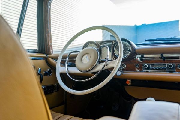 Mercedes-Benz 300 SE 1966 111350