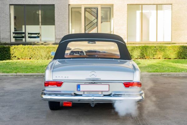 Mercedes-Benz 300 SE 1966 111356