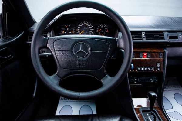 Mercedes-Benz E 320 1995 105097