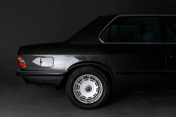 BMW 528i 1986 119424