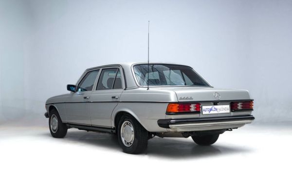 Mercedes-Benz 300 d 1985 128131