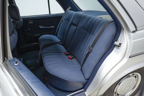 Mercedes-Benz 300 d 1985 128135