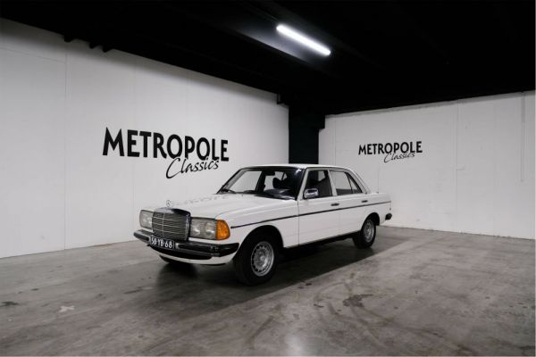 Mercedes-Benz 230 1977 34607