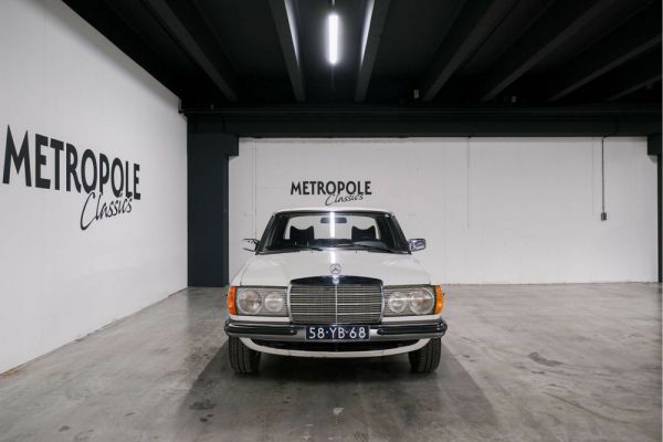 Mercedes-Benz 230 1977 34608