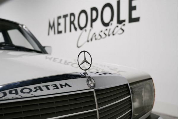 Mercedes-Benz 230 1977 34613