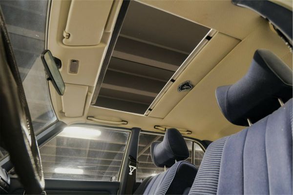 Mercedes-Benz 230 1977 34616