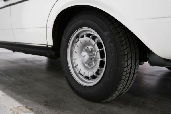 Mercedes-Benz 230 1977 34617