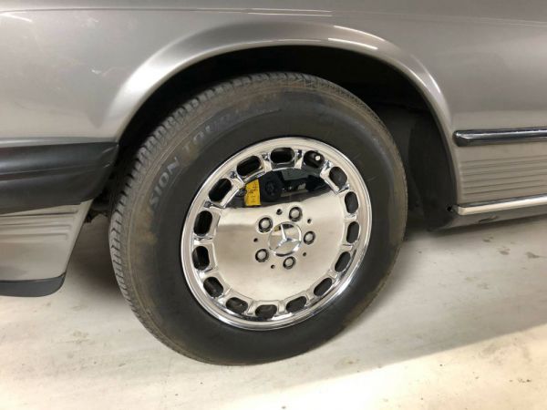 Mercedes-Benz 560 SL 1987 102813
